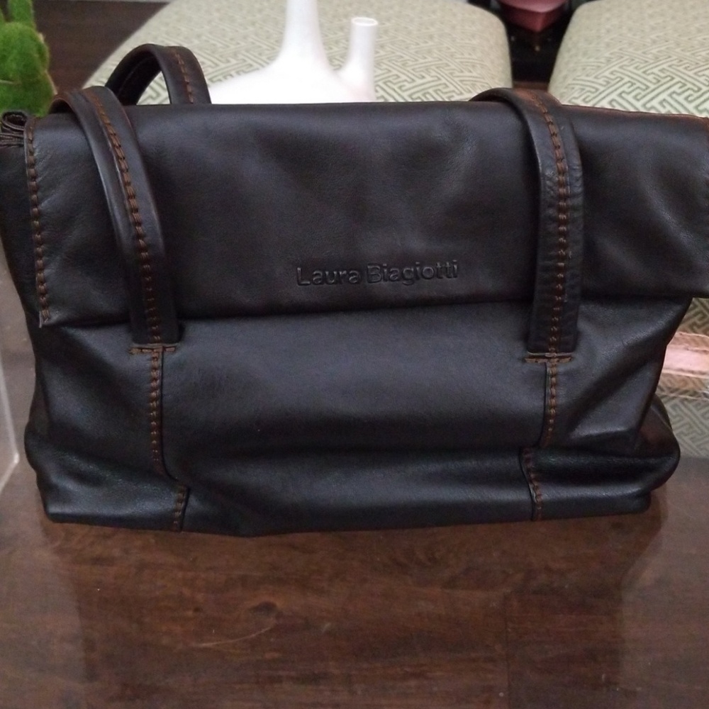 Brown leather shoulder strap bag
